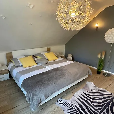 Apartment Schöne In Schauenstein-hof Im Frankenwald Mit Loggia 100qm *