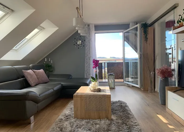 Schoene In Schauenstein-hof Im Frankenwald Mit Loggia 100qm *